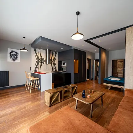 Classy In Beyoglu, Pool - Gym - Garage Apartment Istanbul